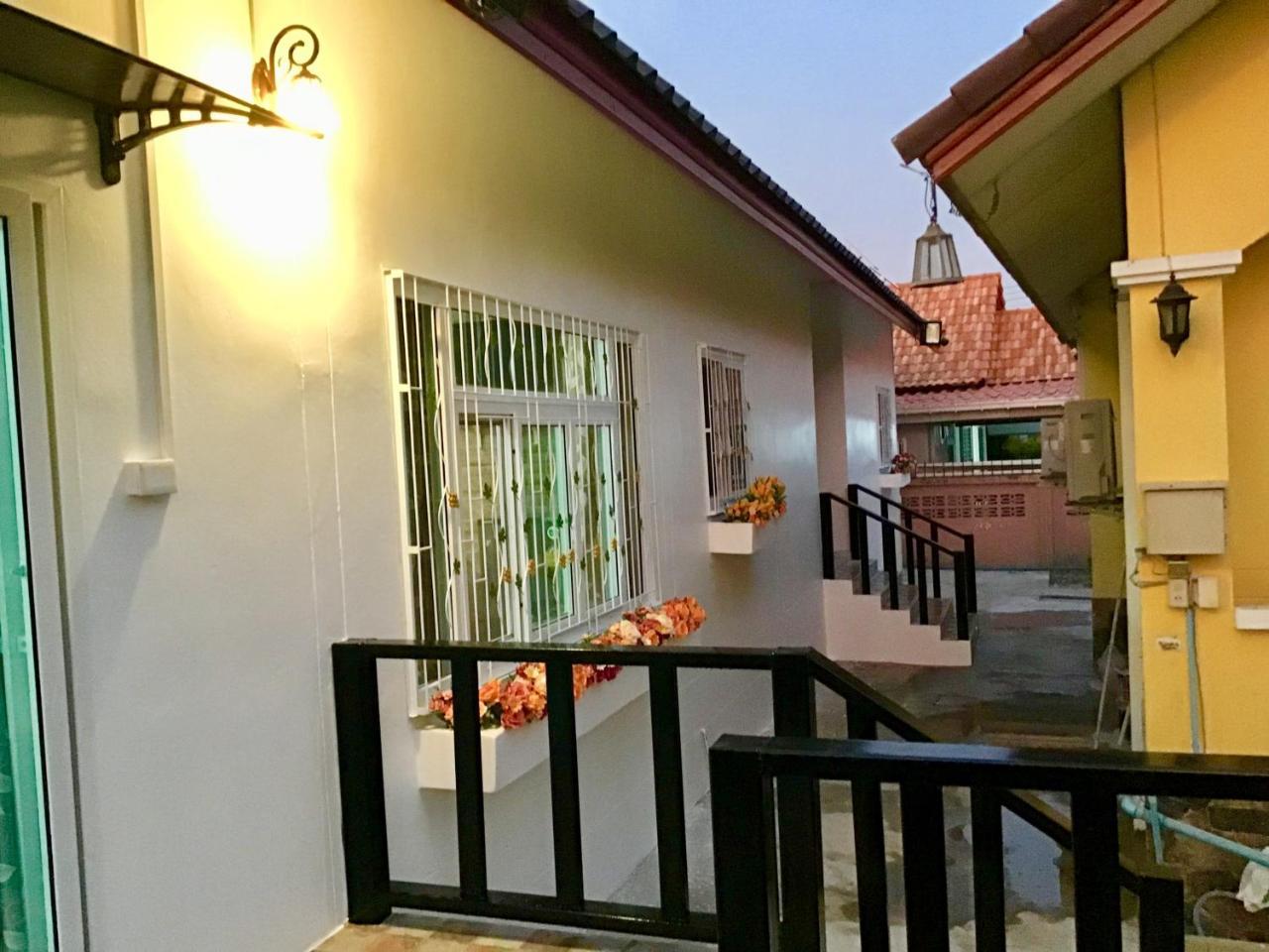 Daddy'S Homestay Banbangkraszan Kültér fotó